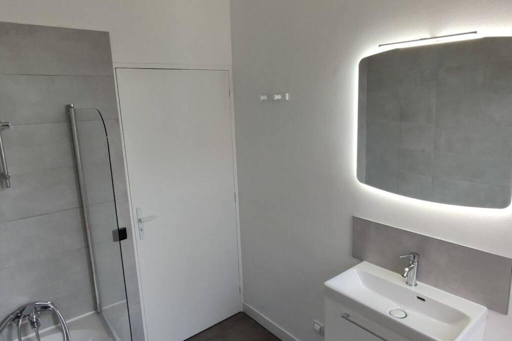 Maison Ronchin/Lille - Proche Toutes Commodites ภายนอก รูปภาพ